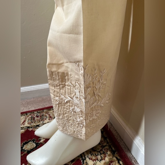 Beautiful SAPPHIRE LADIES 2 piece suit, SMALL SIZE - Picture 5 of 8